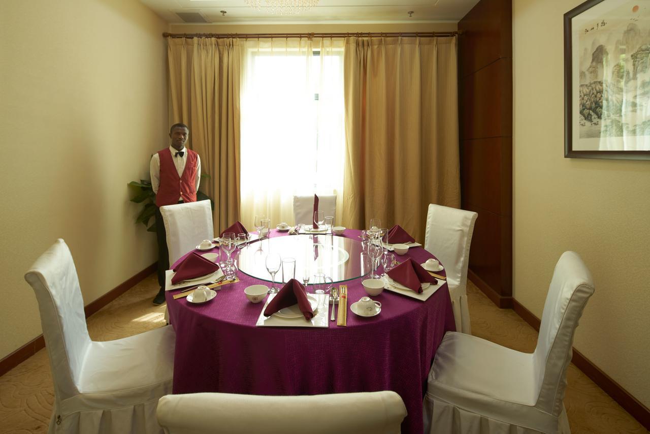 Soluxe Hotel Niamey Exteriör bild